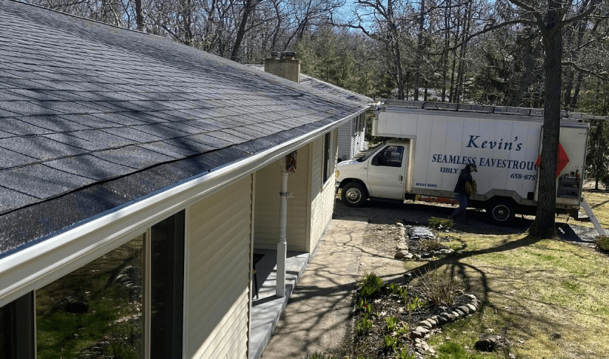 Kevin's Seamless Eavestroughs 